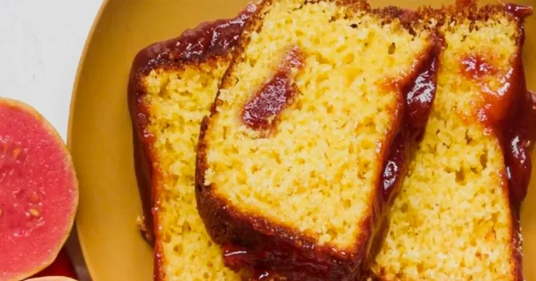 Bolo de Fubá com Goiabada