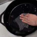 Como limpar e temperar sua frigideira de ferro fundido