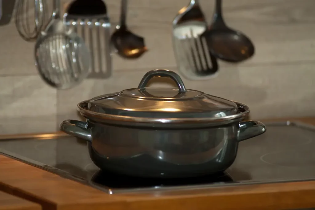 Qual é o aço inoxidável mais seguro para panelas, recipientes para alimentos e talheres?