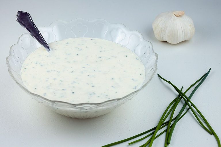 Molho de alho caseiro