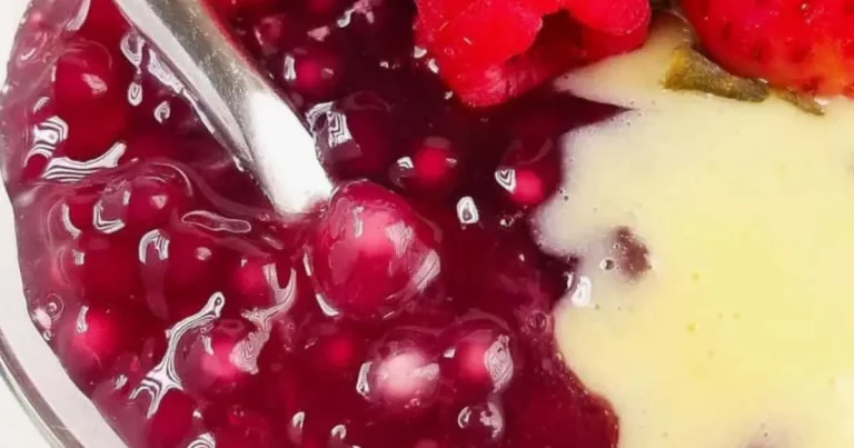 Sagu de vinho com creme inglês