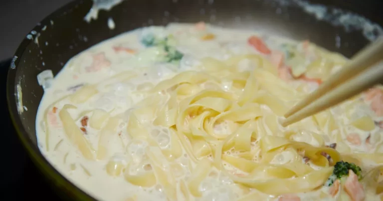 Foto da receita de Macarrão com Molho Branco