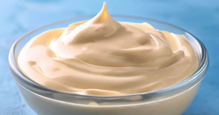 Maionese com Ovo Cozido E Creme de Leite