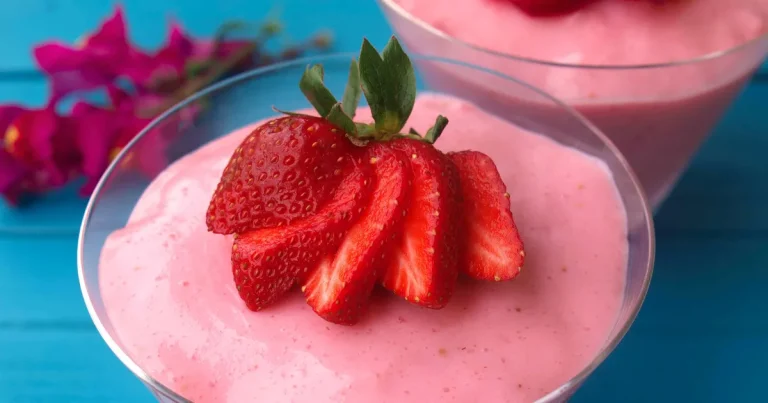 Mousse de Morango com a Fruta