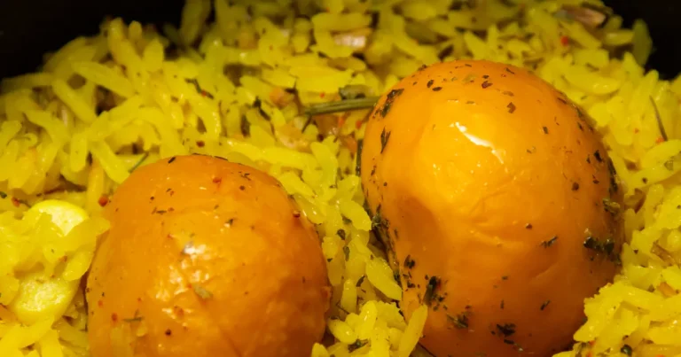 Arroz com frango e pequi