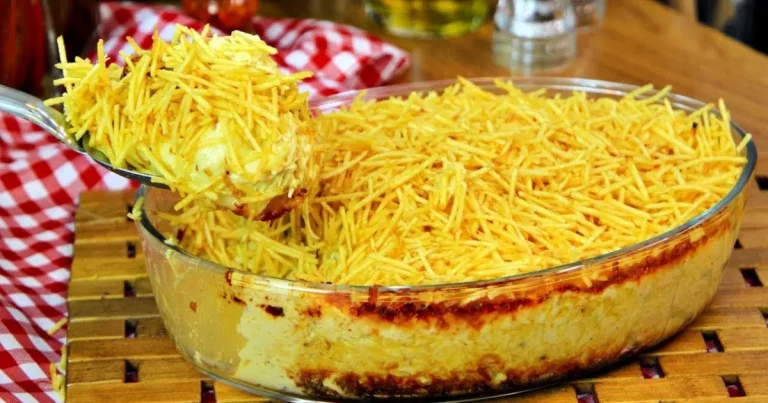 Fricassê de Frango com Requeijão e Batata palha