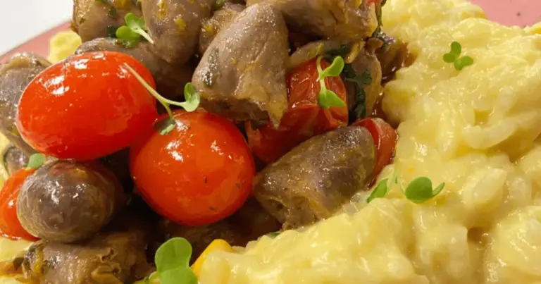 Coração de frango grelhado e arroz cremoso com milho