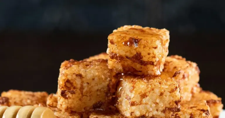 Dadinho de tapioca com geleia de pimenta