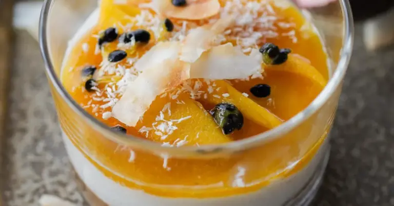 Pavê de coco e maracujá