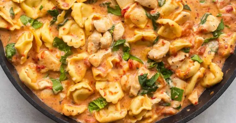 Tortelli recheado com frango e parmesão