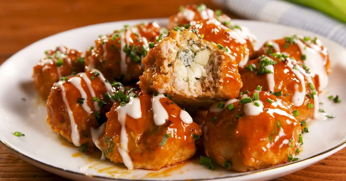 Descubra como preparar almôndegas de frango recheadas com queijo de forma simples e deliciosa. Perfeitas...