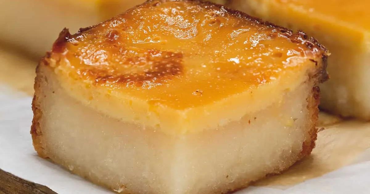 Prepare-se para se surpreender com a combinação perfeita de aipim e cocada nesse bolo irresistível....