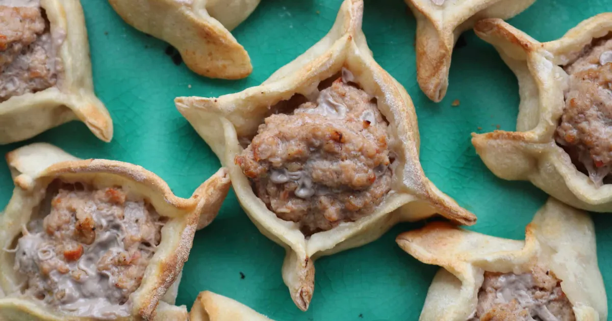 Prepare-se para se surpreender com a esfiha de carne e queijo mais deliciosa que você...