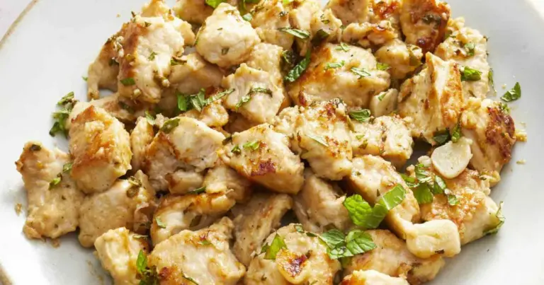 Filé de frango com purê de feijão branco e hortelã