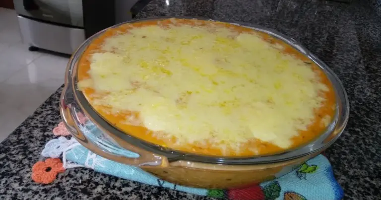 Fricassê de frango ao molho quatro queijos