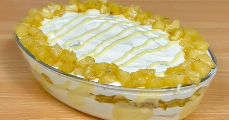 Gelado de abacaxi na travessa