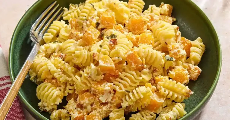 Foto da receita de Massa com Abóbora Butternut Assada e Feta