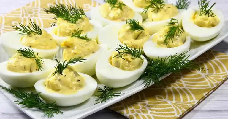 Foto da receita de Ovos Recheados com Picles de Endro