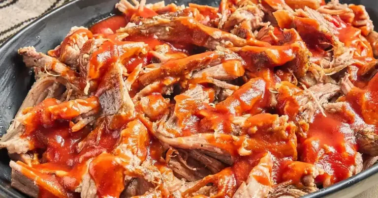 Foto da receita de Porco Desfiado Assado no Forno com Molho Barbecue