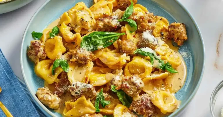 Foto da receita de Salsicha Italiana com Tortellini em Uma Panela