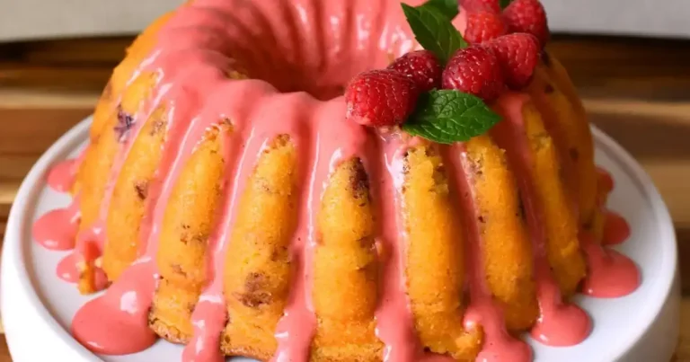 Foto da receita de Bolo Bundt de Limão com Framboesa