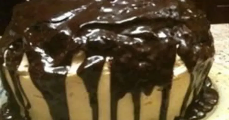 Foto da receita de Bolo de Camadas de Chocolate com Manteiga de Amendoim