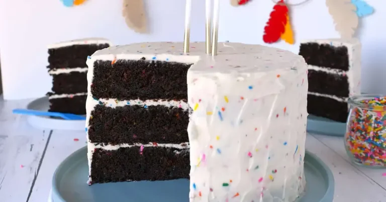 Foto da receita de Bolo de Chocolate com Confetes