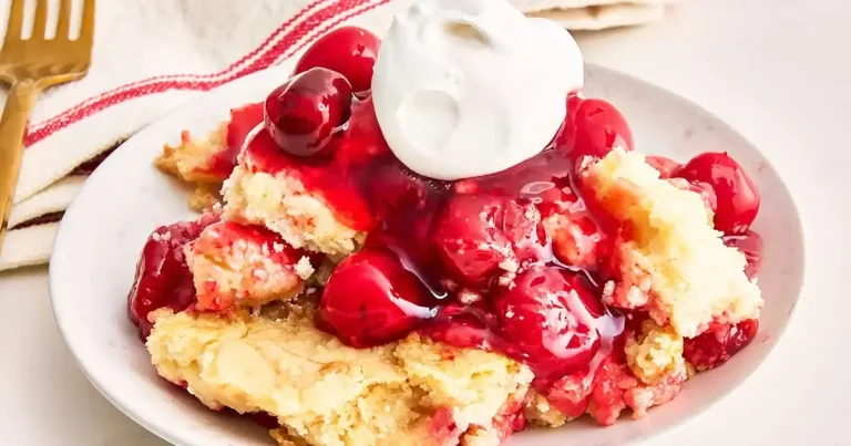 Foto da receita de Bolo de Despejo de Cheesecake de Cereja