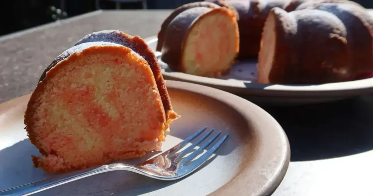 Foto da receita de Bolo de Laranja com Pétalas de Rosa