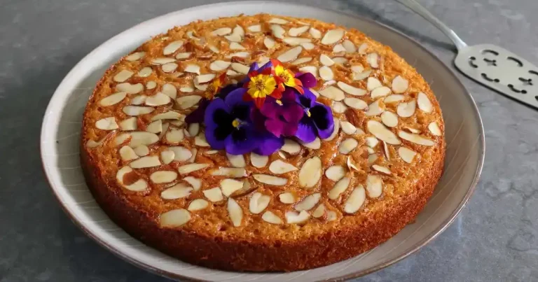 Foto da receita de Bolo de Mel de Flores Silvestres