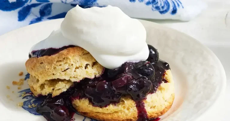 Foto da receita de Bolo de Morango com Blueberry
