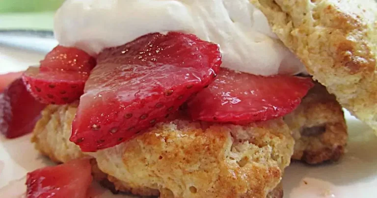 Foto da receita de Bolo de Morango com Leite Azedo