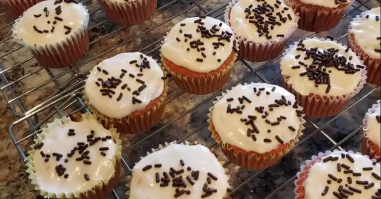Foto da receita de Bolo de Morango da Vovó com Cobertura de Cream Cheese