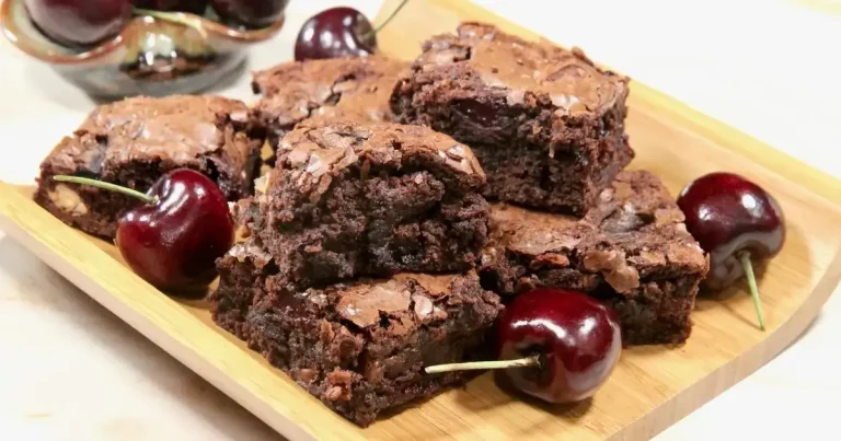 Foto da receita de Brownies de Cereja Fáceis
