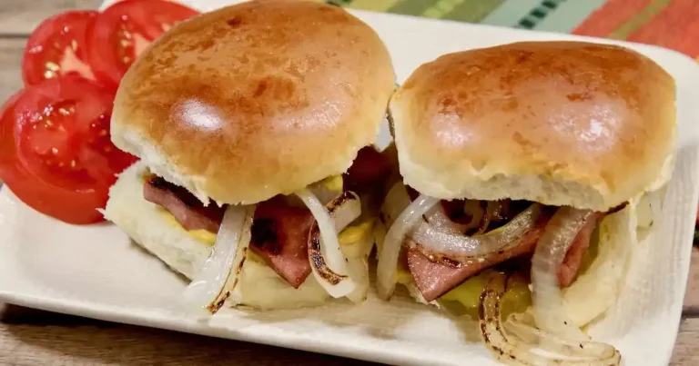Foto da receita de Mini-Hambúrgueres de Bolonha com Cebolas Fritas