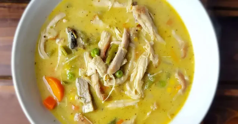 Foto da receita de Sopa de Frango com Massa de Torta