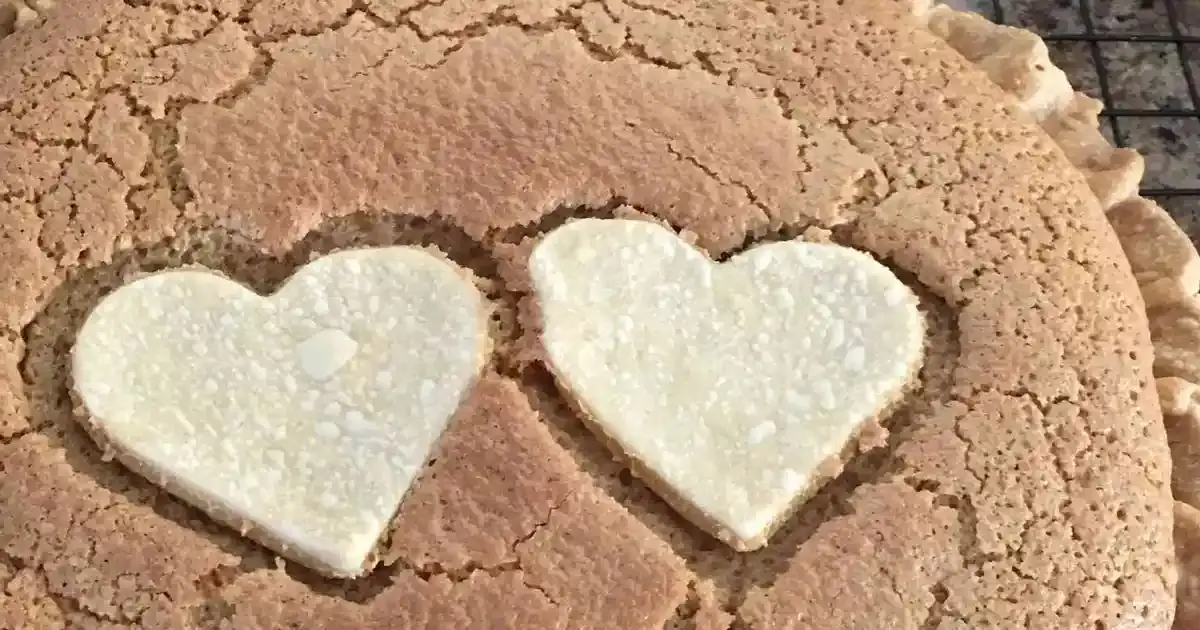 Torta de Açúcar de Quebec com Creme Espesso