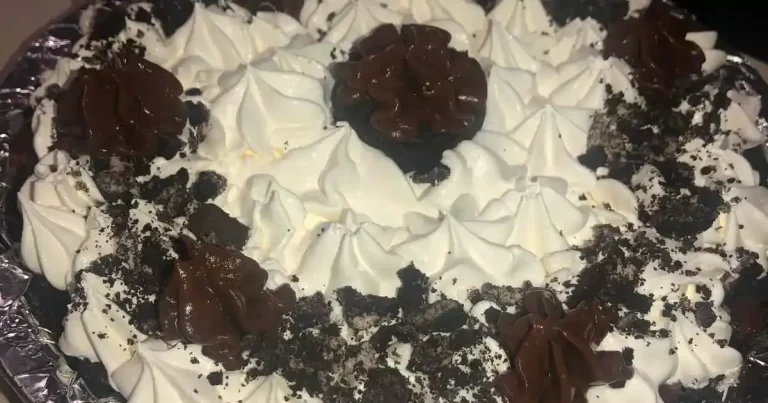 Foto da receita de Torta de Chocolate Tripla Camada OREO®