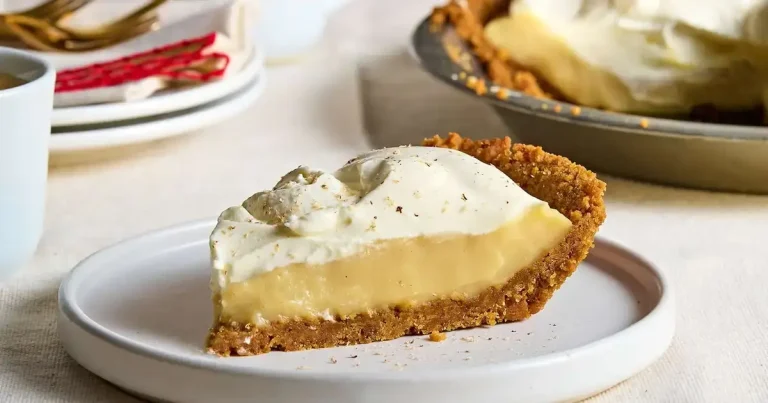 Foto da receita de Torta de Creme de Gemada com Crosta de Biscoito de Gengibre