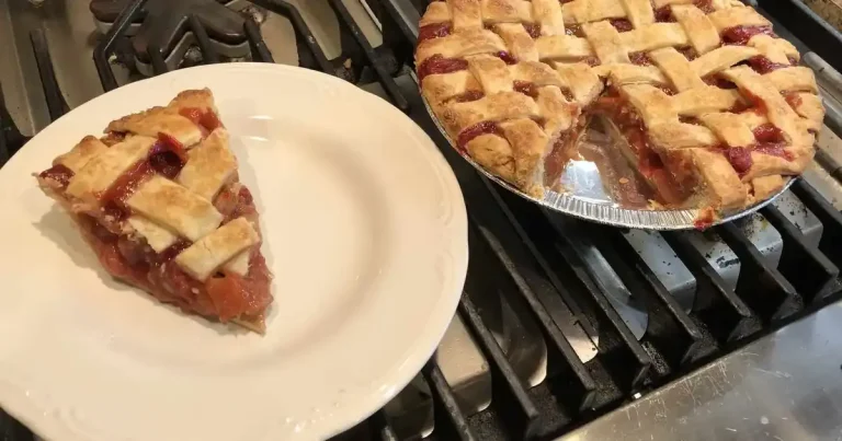 Foto da receita de Torta de Morango com Ruibarbo