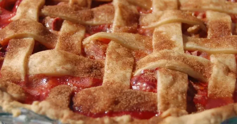 Foto da receita de Torta de Morango com Ruibarbo