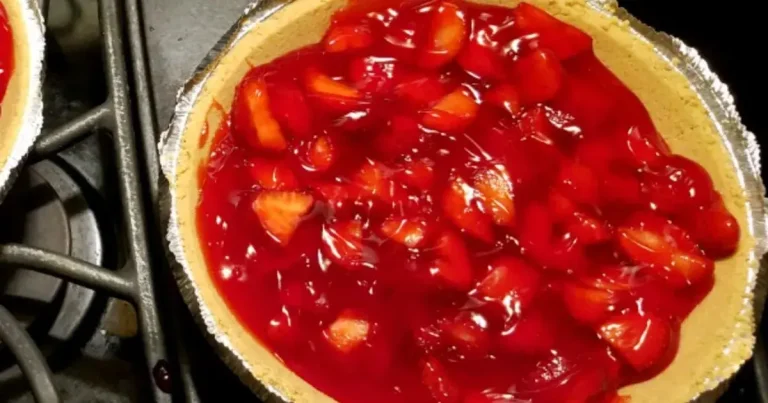 Foto da receita de Torta de Morango Facinha como um Bolo