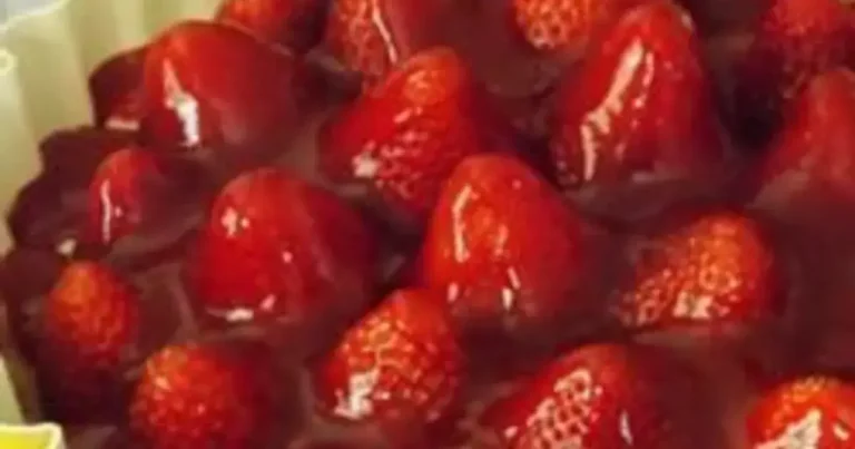 Foto da receita de Torta de Morango Francesa dos Anos 70