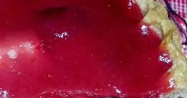 Foto da receita de Torta de Morango Fresco com Glacê de Licor de Laranja