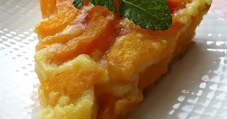 Foto da receita de Torta de Pêssego com Creme Azedo