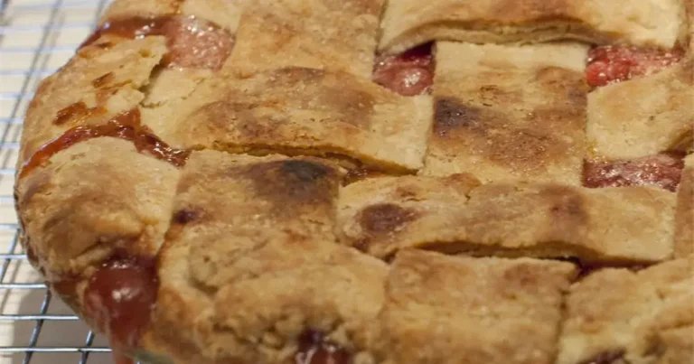 Foto da receita de Torta de Pêssego com Frutas Vermelhas