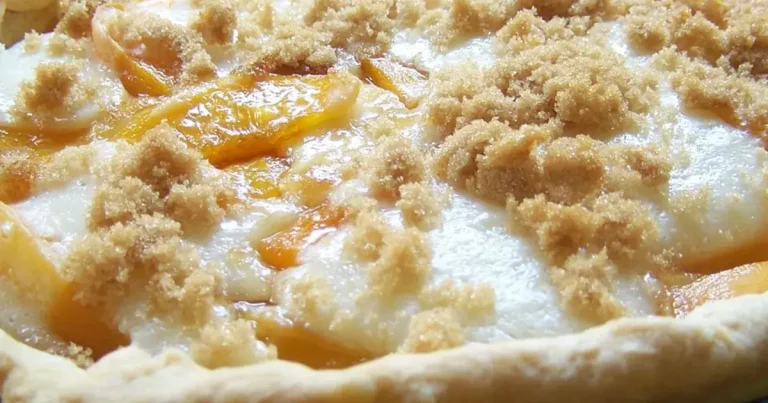 Foto da receita de Torta de Pêssego com Creme Azedo