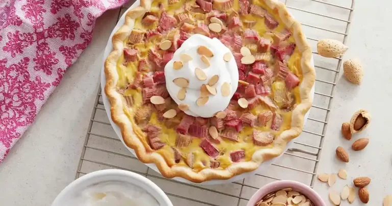 Foto da receita de Torta de Ruibarbo à Moda Antiga