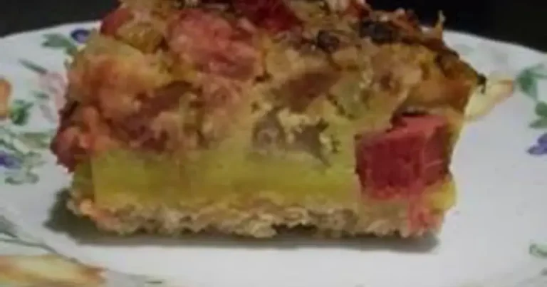 Foto da receita de Torta de Ruibarbo com Creme da Mamãe