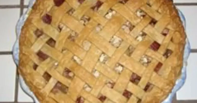 Foto da receita de Torta de Ruibarbo com Farofa de Aveia